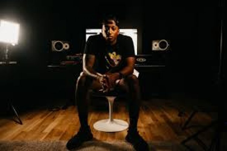 Lecrae performs at St Clair Prison and raps new songs off of his latest album Restoration