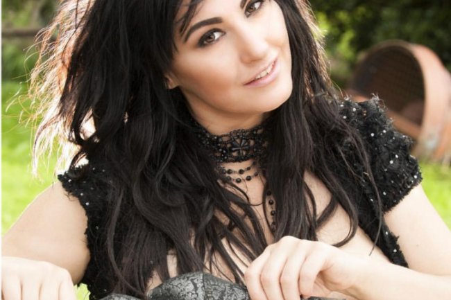 Sassy Vezay hits the Country charts on her first radio single Slow Dance 